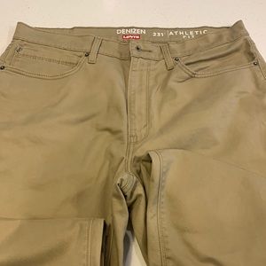 Mens Levi’s Athletic Fit size 36/32. Brand new condition. Worn two times.